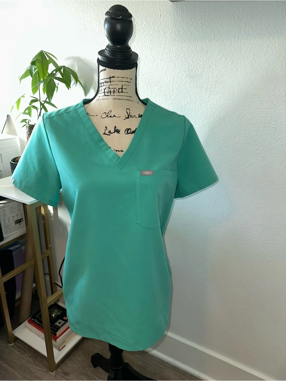 FIGS Oasis Slim Scrub Set – Slim Catarina Top S + Yola 2.0 Petite Pants XS/P